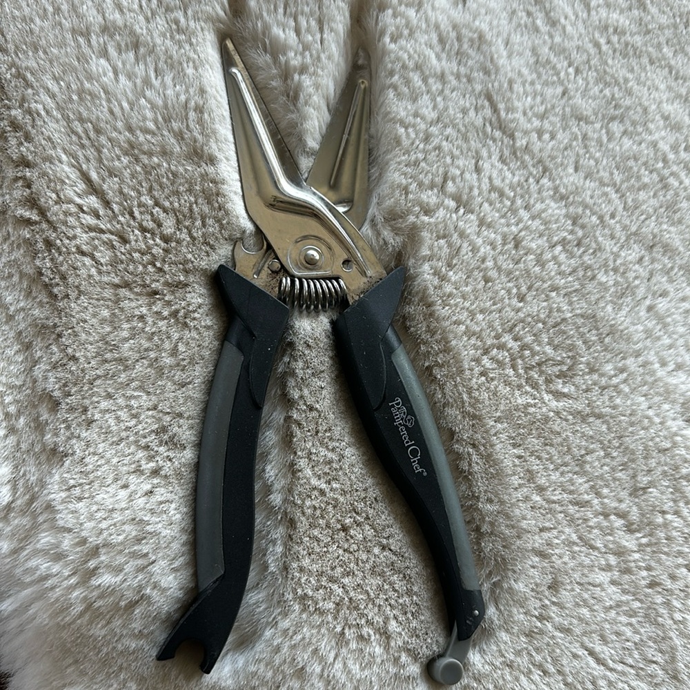 Pampered chef. Scissors